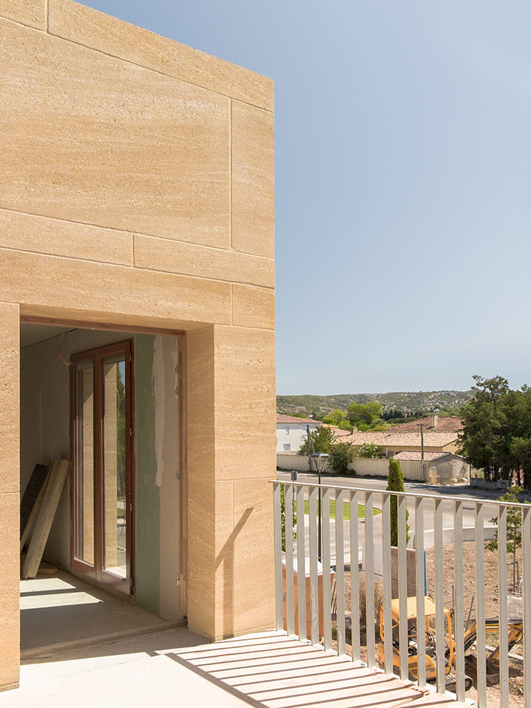 Logements collectifs à Gignac-la-nerthe par Regis Roudil